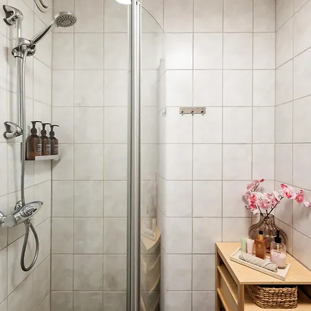 Modern Suite, Excellent Location In The Heart Of *