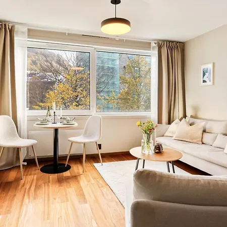 Modern Suites, Excellent Location In The Heart Of شقة برغن
